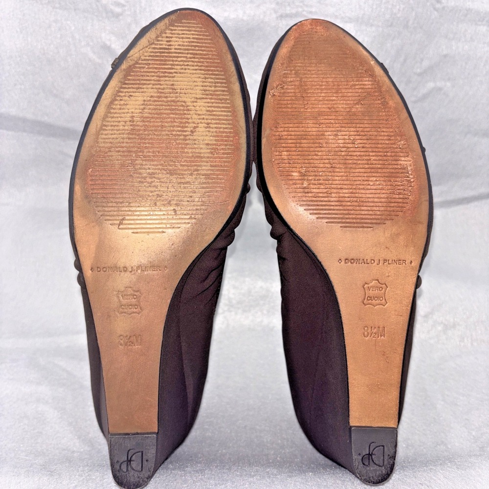 Donald J Pliner YESS Brown Stretchy Ruched Wedge Heal Shoes Women's 8.5 EUC - Picture 16 of 16